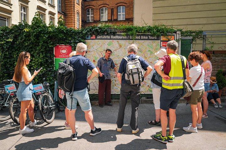 Berlin in 100 minutes Explore the Unpacked capital