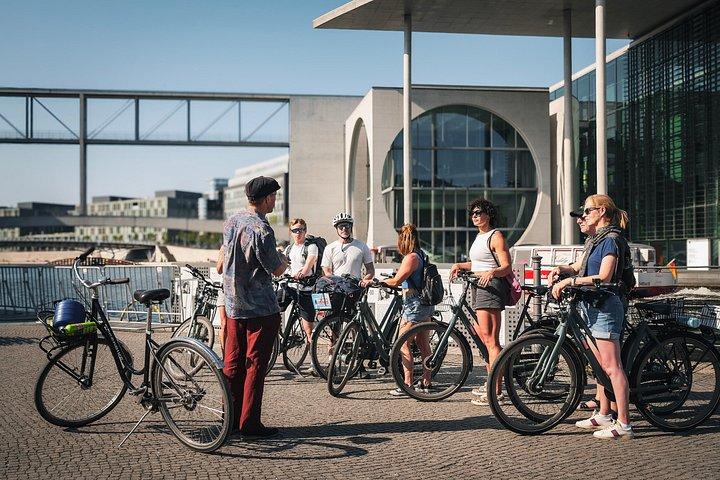 Berlin in 100 minutes Explore the Unpacked capital