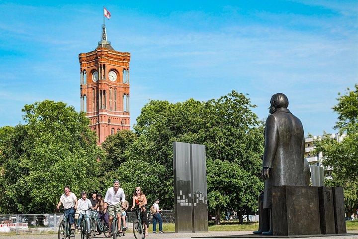 Berlin in 100 minutes Explore the Unpacked capital