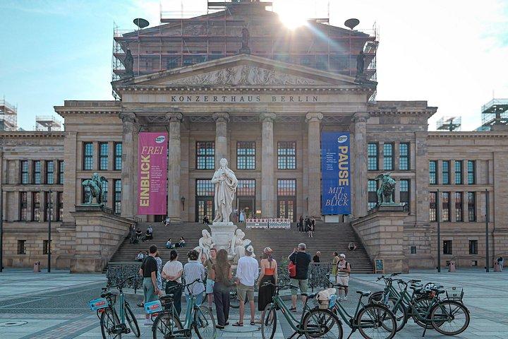 Berlin in 100 minutes Explore the Unpacked capital