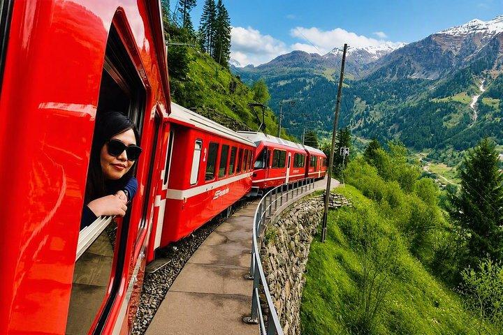 Schweizer Alpen Bernina Roter Zug und St. Moritz Tour ab Mailand