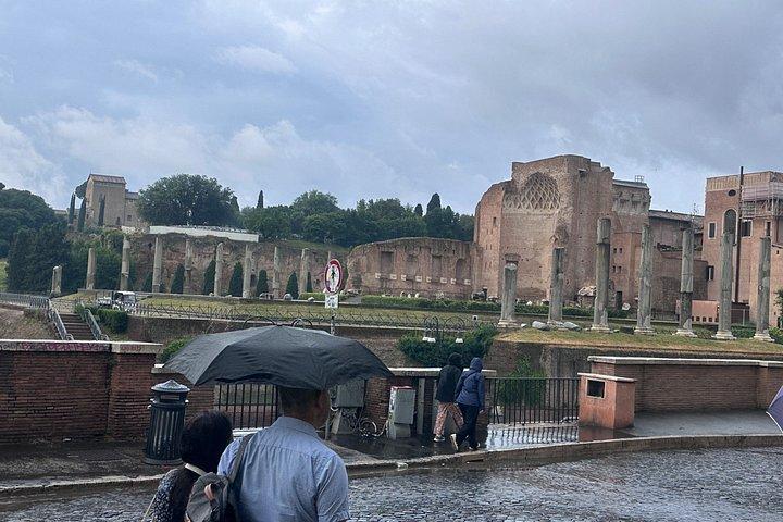 コロッセオと古代ローマとマメルティーノ刑務所 ガイド付きツアー