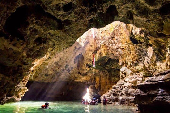 Yogyakarta Pindul Cave and Oyo River Tubing Private Day Tour