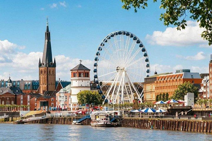 Hello Düsseldorf: Private 2-Hour Intro City Walk with Local Guide