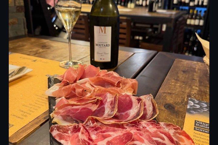 Cata de vinos con sumiller y comida local en el lago Como