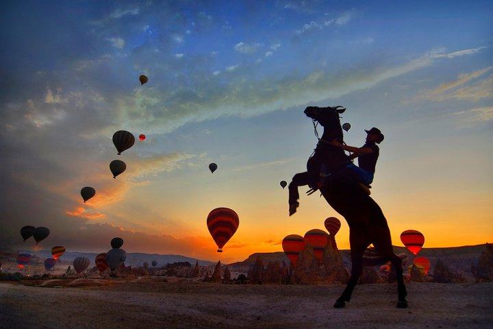 Tour a cavallo della Cappadocia – Valli, Alba, Tramonto&Foto