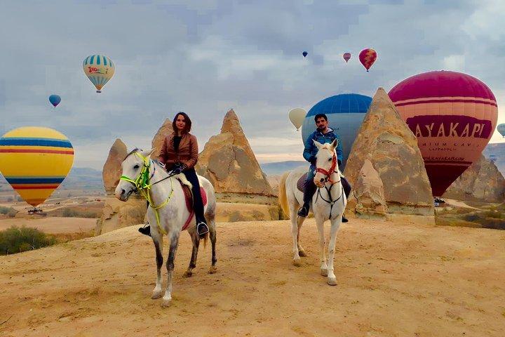 Tour a cavallo della Cappadocia – Valli, Alba, Tramonto&Foto
