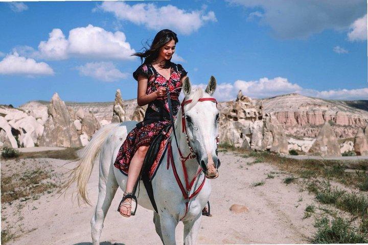 Tour a cavallo della Cappadocia – Valli, Alba, Tramonto&Foto