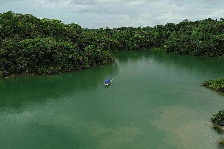 パナマ運河を通ってモンキー諸島への船旅