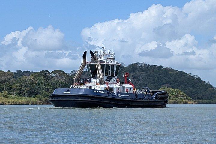 パナマ運河を通ってモンキー諸島への船旅