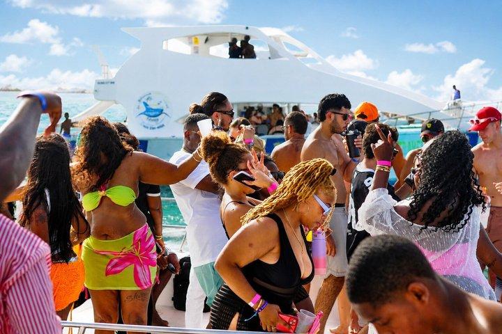 Hip Hop Party Boat a Punta Cana con Open Bar e Vibrazioni Non Stop