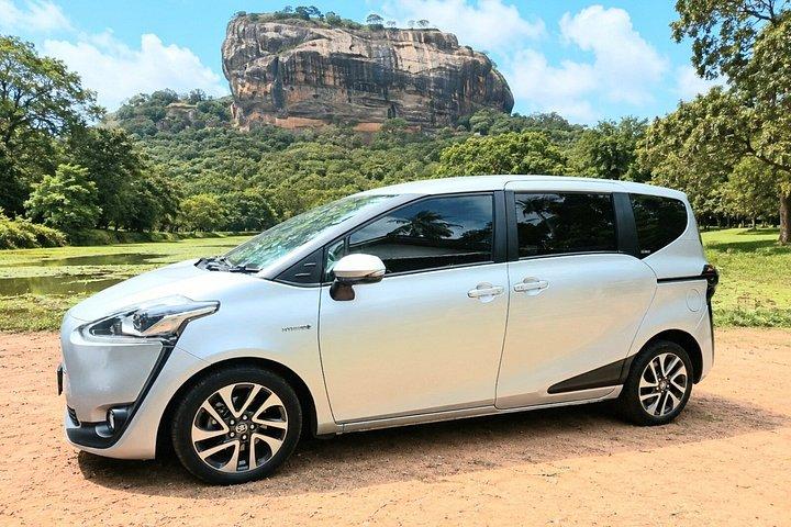 スリランカは、運転手の複数日ツアーで自家用車のレンタルをカスタマイズ