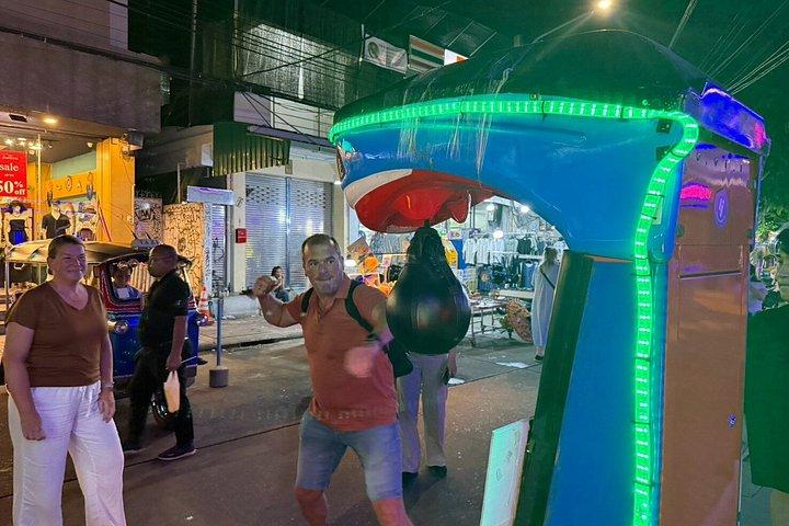 バンコク・カオサンのナイトライフとストリートフード体験