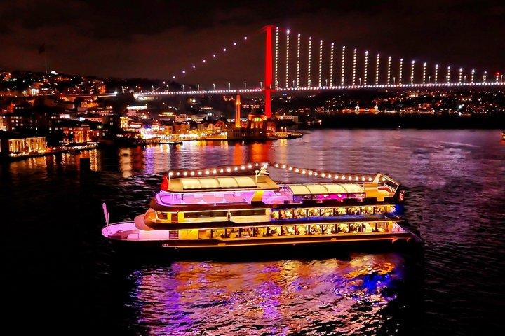 İstanbul Mega Lüfer Dîner Croisière Bosphore et Spectacle - Pvt. Table
