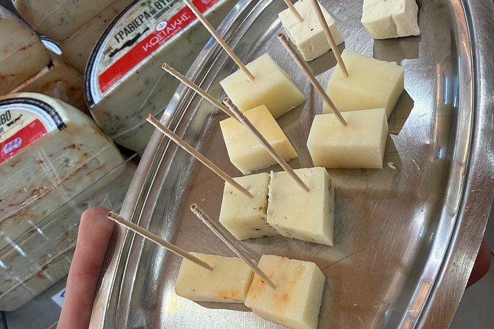 アテネのローカルフードと観光ウォーキングツアーで熱を制す