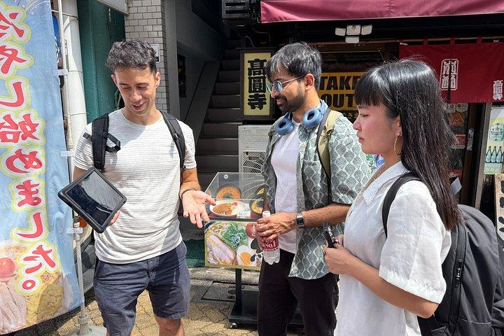 東京激辛ラーメン、地元エキスパートと2つの激辛丼巡り