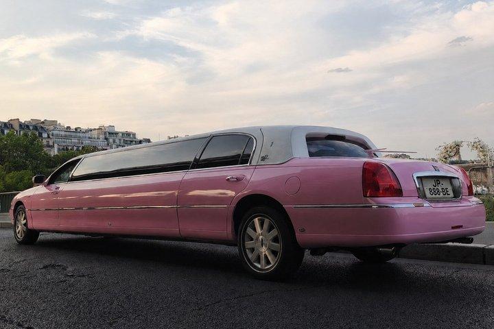Private tour 1h30 pink limousine Paris by night with champagne