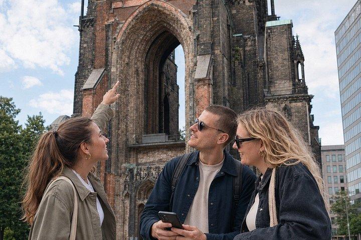Secrets of Hamburg: Self-Guided Scavenger Hunt & Walking Tour