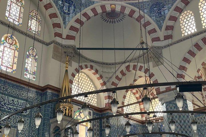 Private Dolmabahce Palace, Bosphorus Cruise & Spice Bazaar Tour