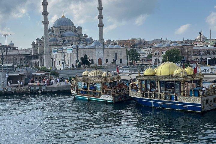 Private Dolmabahce Palace, Bosphorus Cruise & Spice Bazaar Tour
