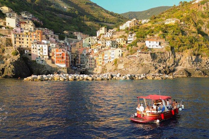 Coucher de soleil en bateau et apéritif aux Cinque Terre au départ de Monterosso