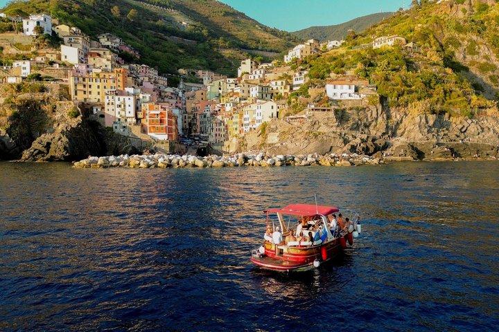 Passeio de barco pelas Cinque Terre com partida de Monterosso