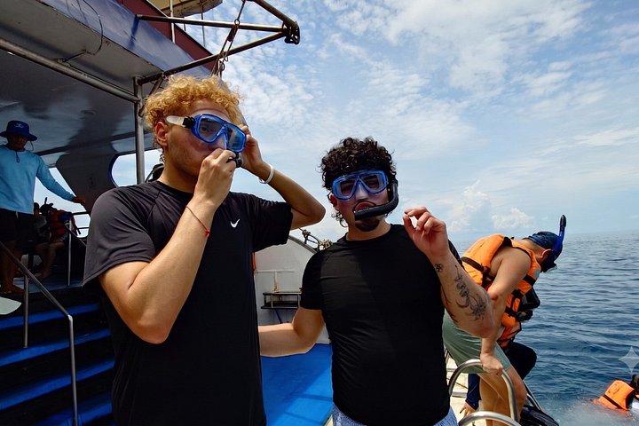 プーケット島：ラチャ諸島2島、シュノーケリング3回（ヨットから終日）