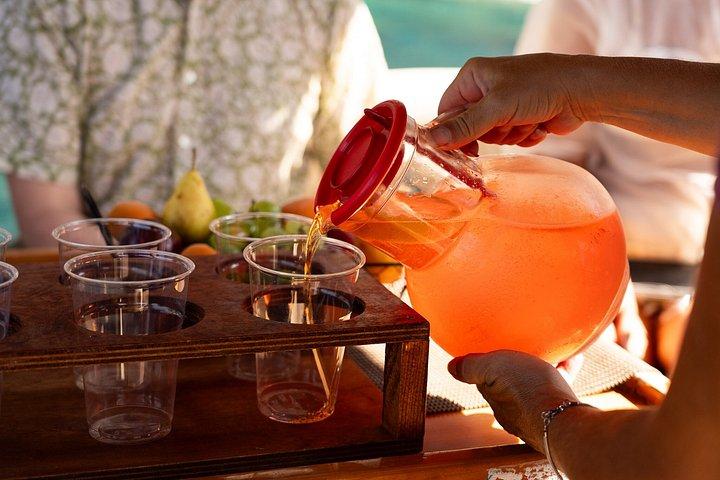 モンテロッソ発の夕日ボートツアーとチンクエテッレの食前酒