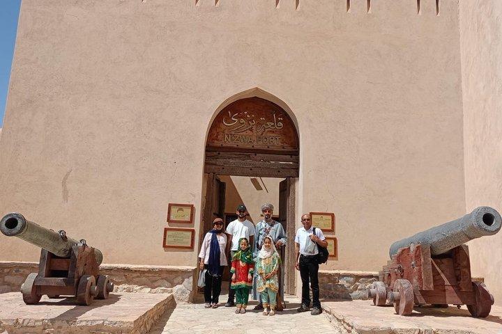 Tour di condivisione a Nizwa Fort & Souq, Birkat Al Mouz & Jebel Akhdar