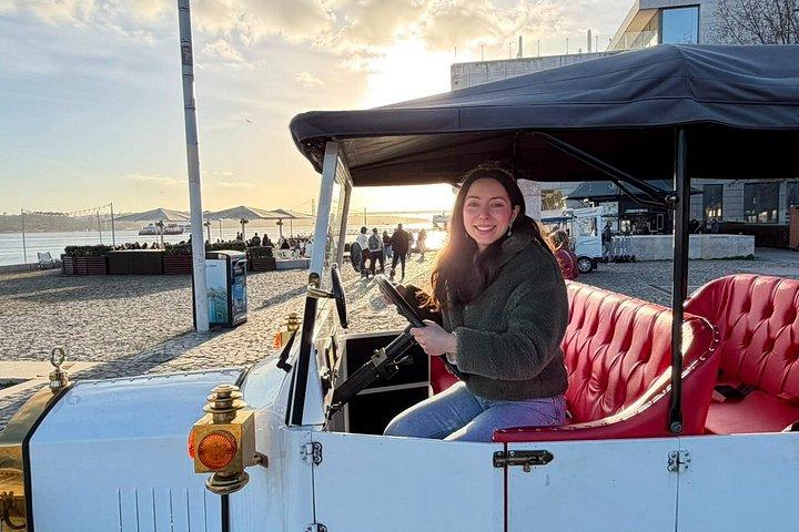 リスボン歴史地区とベレンを巡る4時間のプライベートトゥクトゥクツアー