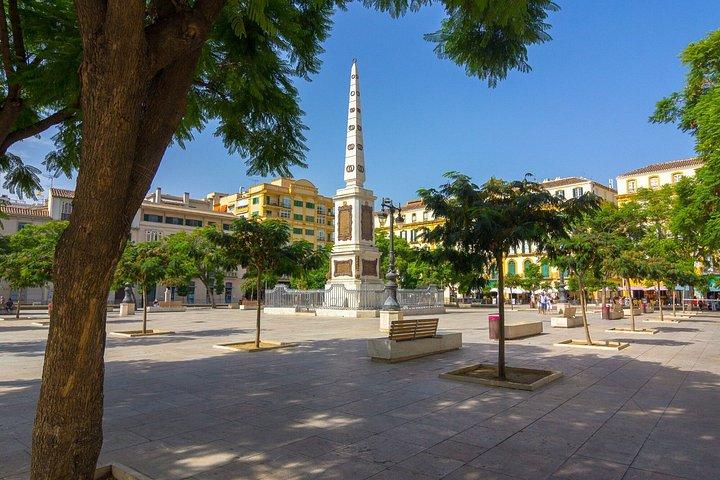Malaga Scavenger Hunt & Highlights Self-Guided Walking Tour