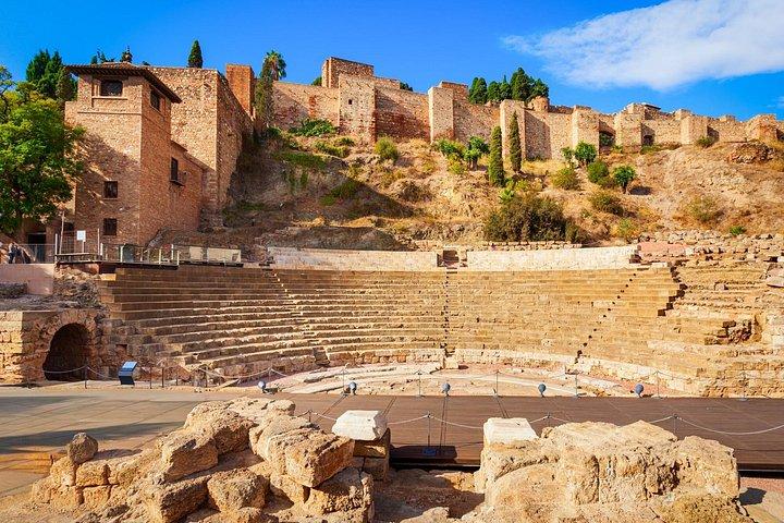 Malaga Scavenger Hunt & Highlights Self-Guided Walking Tour