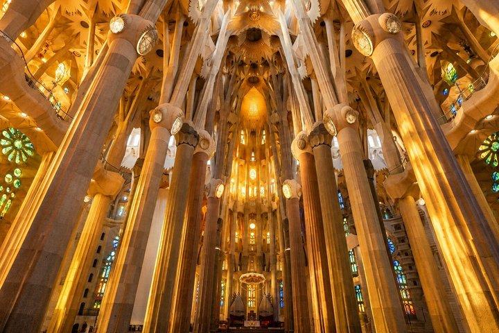 Barcelona: Sagrada Familia Skip-the-Line Guided Tour and Tickets