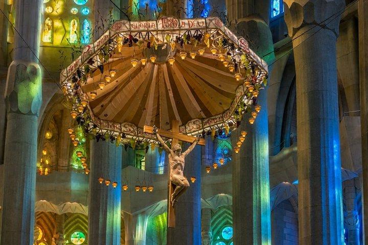 Barcelona: Sagrada Familia Skip-the-Line Guided Tour and Tickets