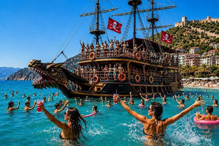 アランヤ大人だけの海賊船パーティーとDJ、フォームパーティー