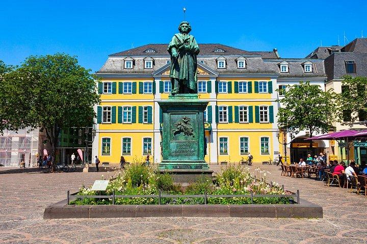 Bonn Scavenger Hunt & Highlights Self-Guided Walking Tour