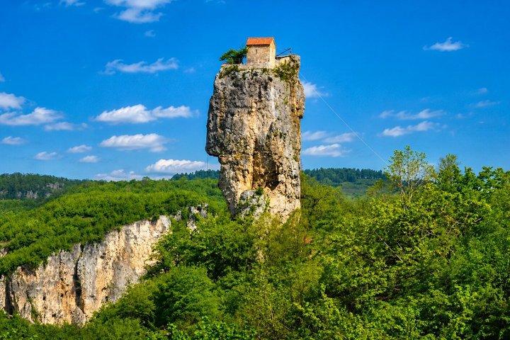 Katskhi Pillar Chiatura och Mgvimevi klostertur från Kutaisi