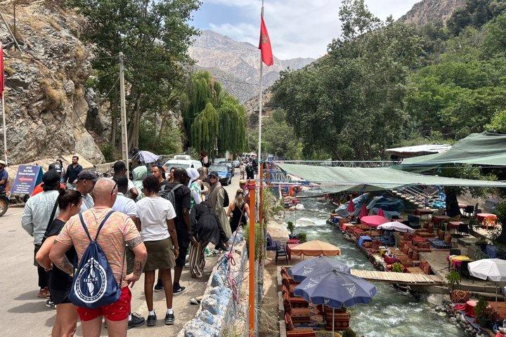Marrakech: cascata dell'Ourika, montagne dell'Atlante, guida e pranzo sul fiume.