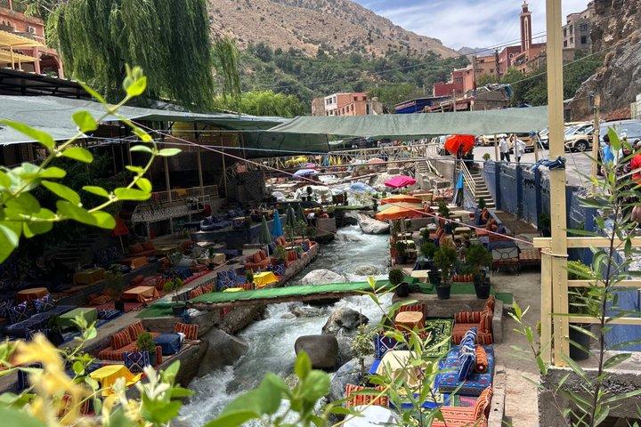 Marrakech: cascata dell'Ourika, montagne dell'Atlante, guida e pranzo sul fiume.