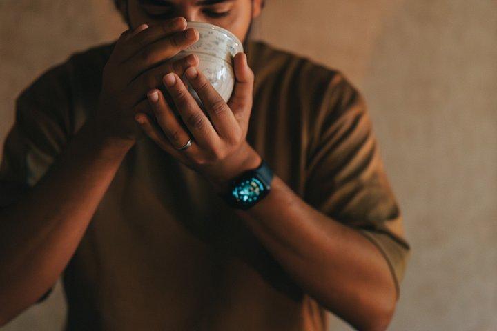 築100年の京都の町家でろうそくを灯す茶会。