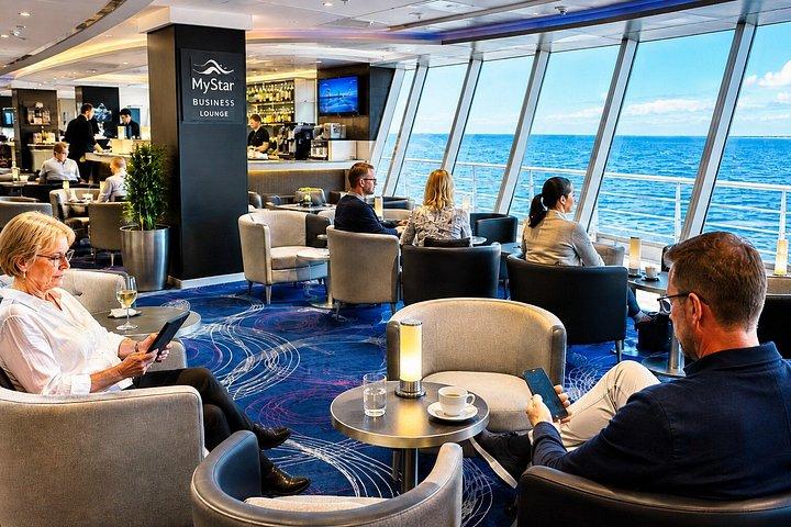 ビジネスラウンジと豪華なビュッフェでタリンへ贅沢な日帰り旅行