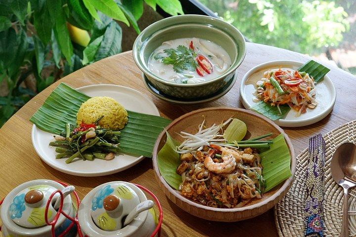 スクンビットで最高のタイ料理教室マーケットツアーマンゴー付き