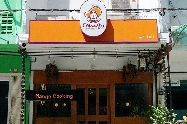 スクンビットで最高のタイ料理教室マーケットツアーマンゴー付き