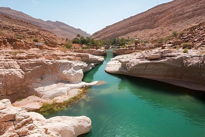Delad tur Wadi Bani Khalid och Wahiba Sandöknen med solnedgång