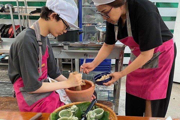 PRIVATE Thai Cooking Class & Scenic Boat Ride in Bangkok with Aoy