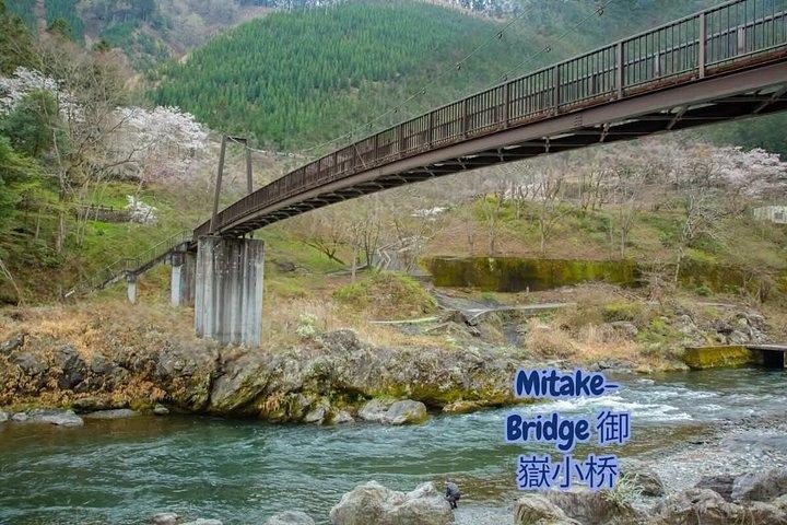 東京の隠れた田舎、洞窟と川辺のアドベンチャー