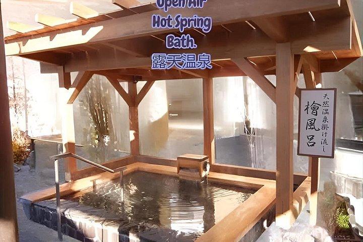 東京の隠れた田舎、洞窟と川辺のアドベンチャー