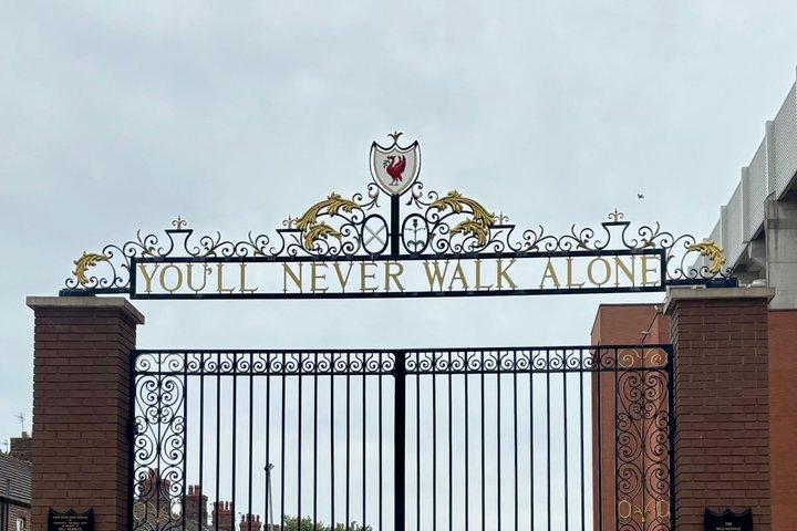 Visite à pied d'Anfield à la découverte des histoires et des peintures murales du Liverpool FC
