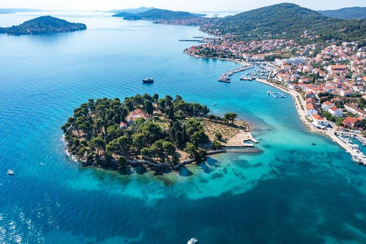 Zadar : Excursion en bateau d'évasion aux 3 îles avec boissons, SUP et plongée en apnée
