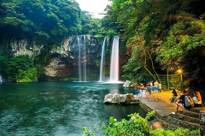 済州自然驚異漢拏山茶園と滝